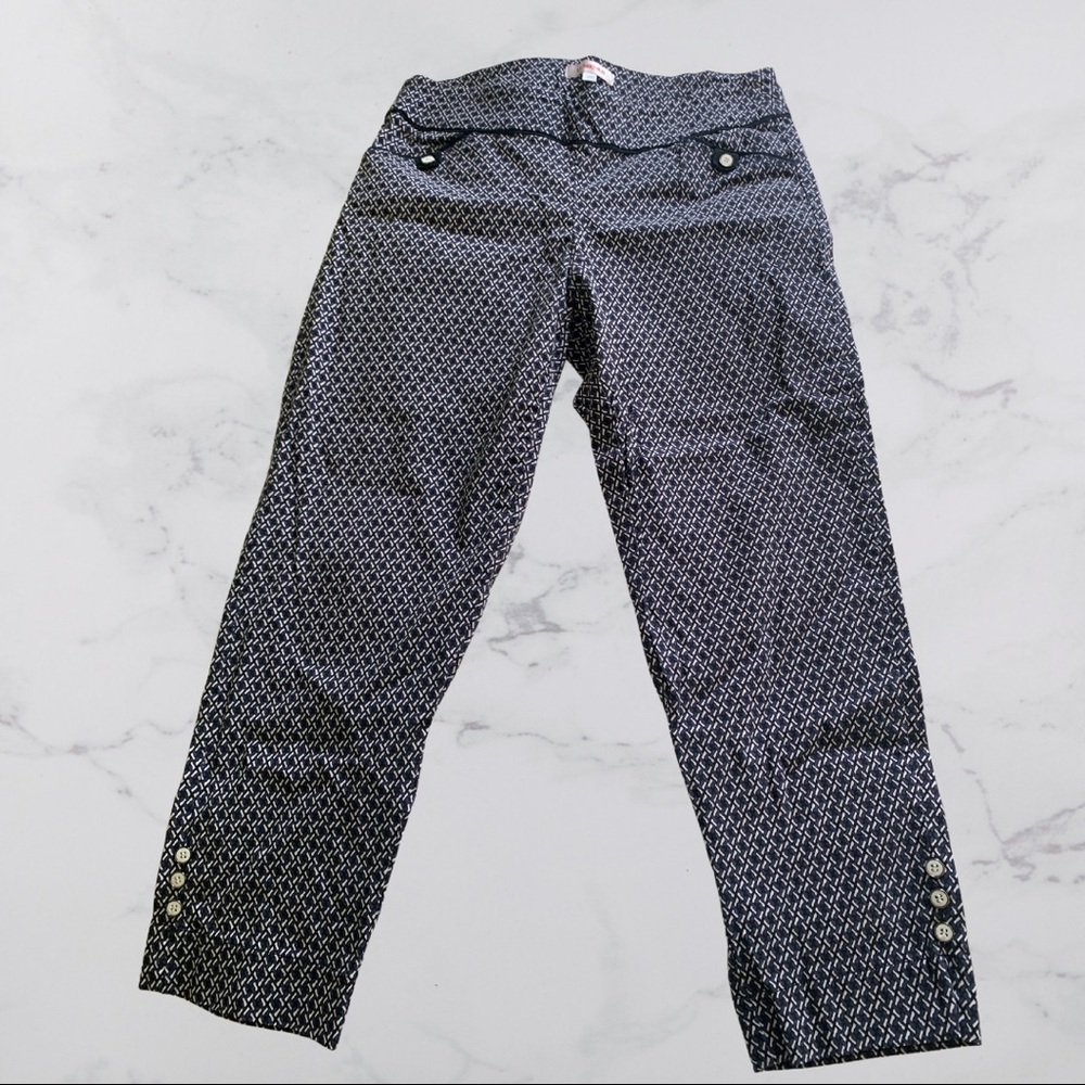 Women’s Le Grenier patterned Capri pants with button detail at ankles